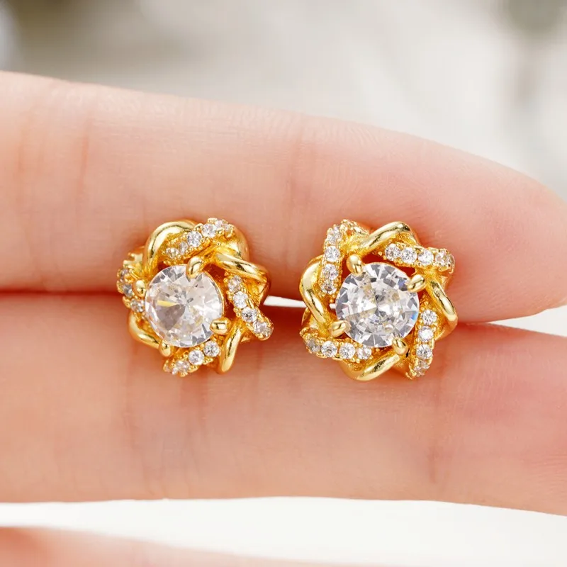 Huitan Phantasie Knoten Frauen Ohr stecker Gold Farbe glänzenden Kristall Zirkonia exquisite weibliche Accessoires Geschenk trend igen Schmuck