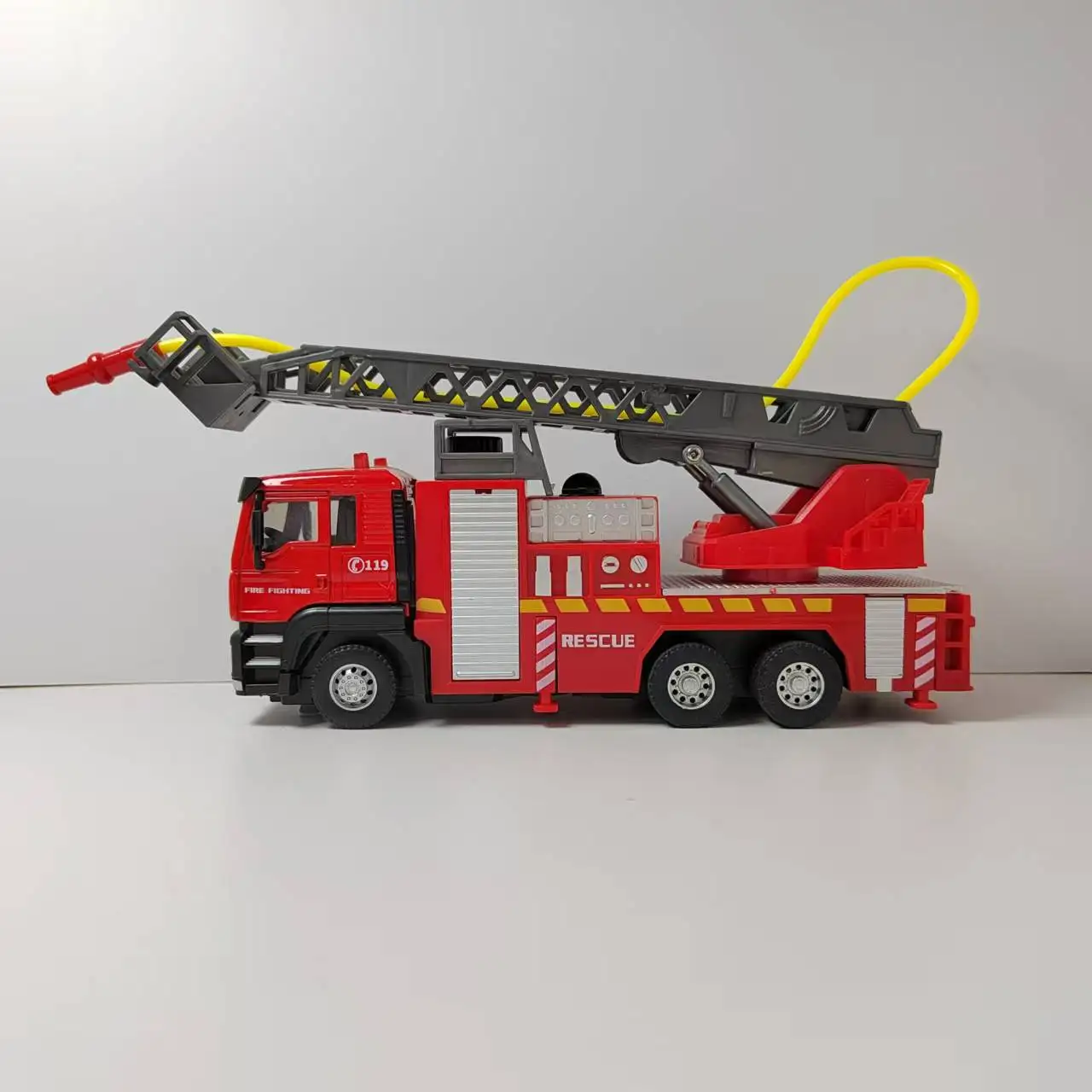 1:50 Model Truck Toy Diecast Cloud Ladder Water Tank Fire Truck Alloy Engineering Vehicle Water Spray Sound Light Toys Boy Gift