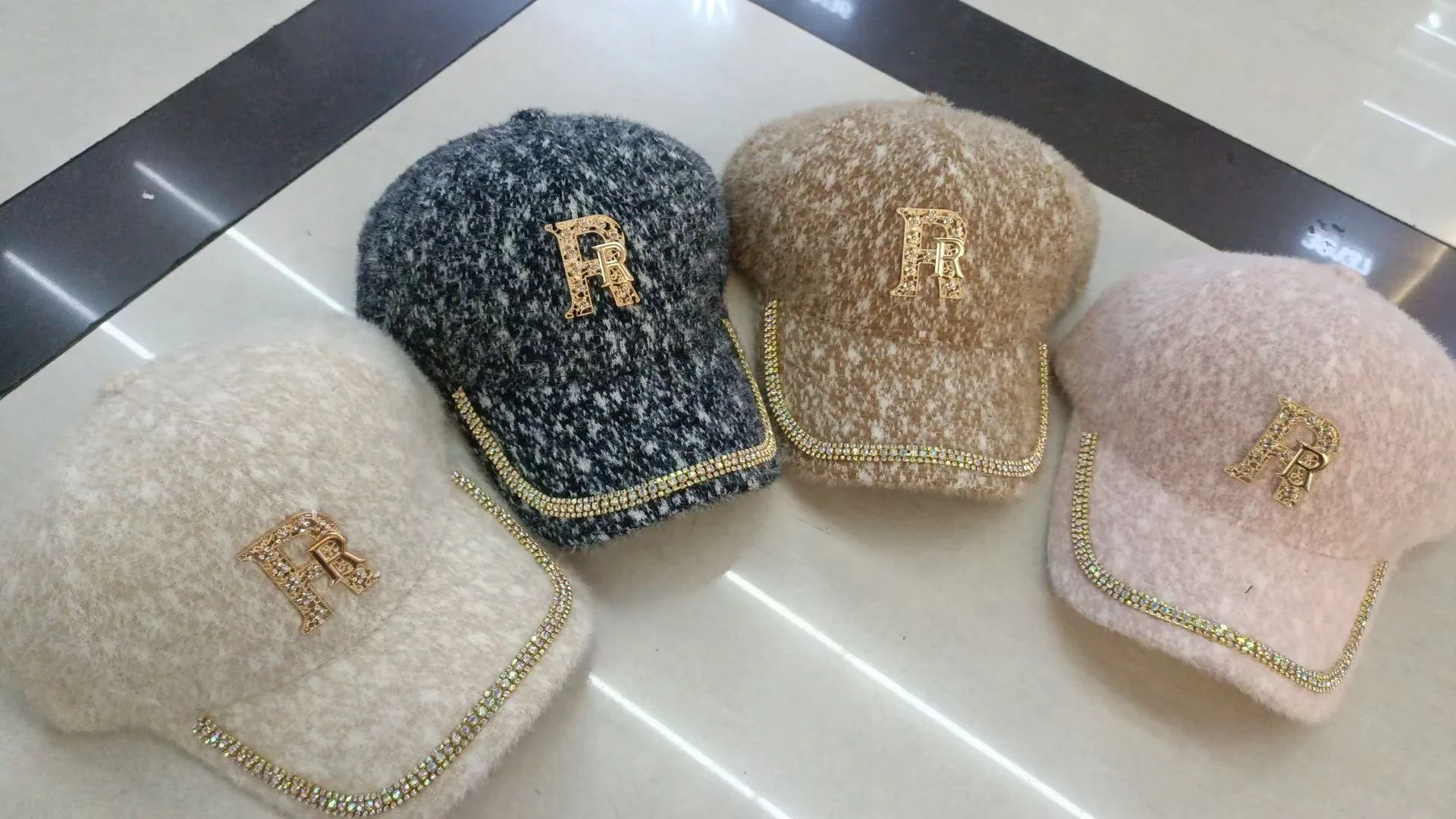 قبعة بيسبول بأحرف مطرزة لعام 2025 - قبعة دافئة لخريف وشتاء الأطفال - قبعة من فراء الثعلب - طراز Instagram #4