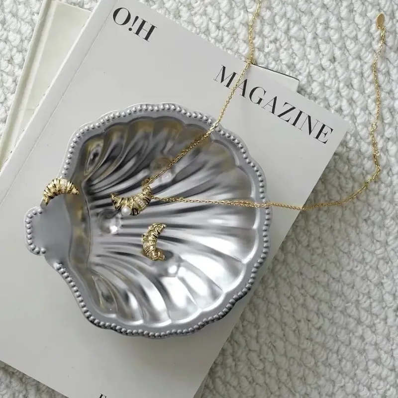 

Retro Stainless Steel Storage Plate Exquisite Jewelry Dish Tray Decorative Props Shell Pattern Tableware Dish Dessert Plate Gift