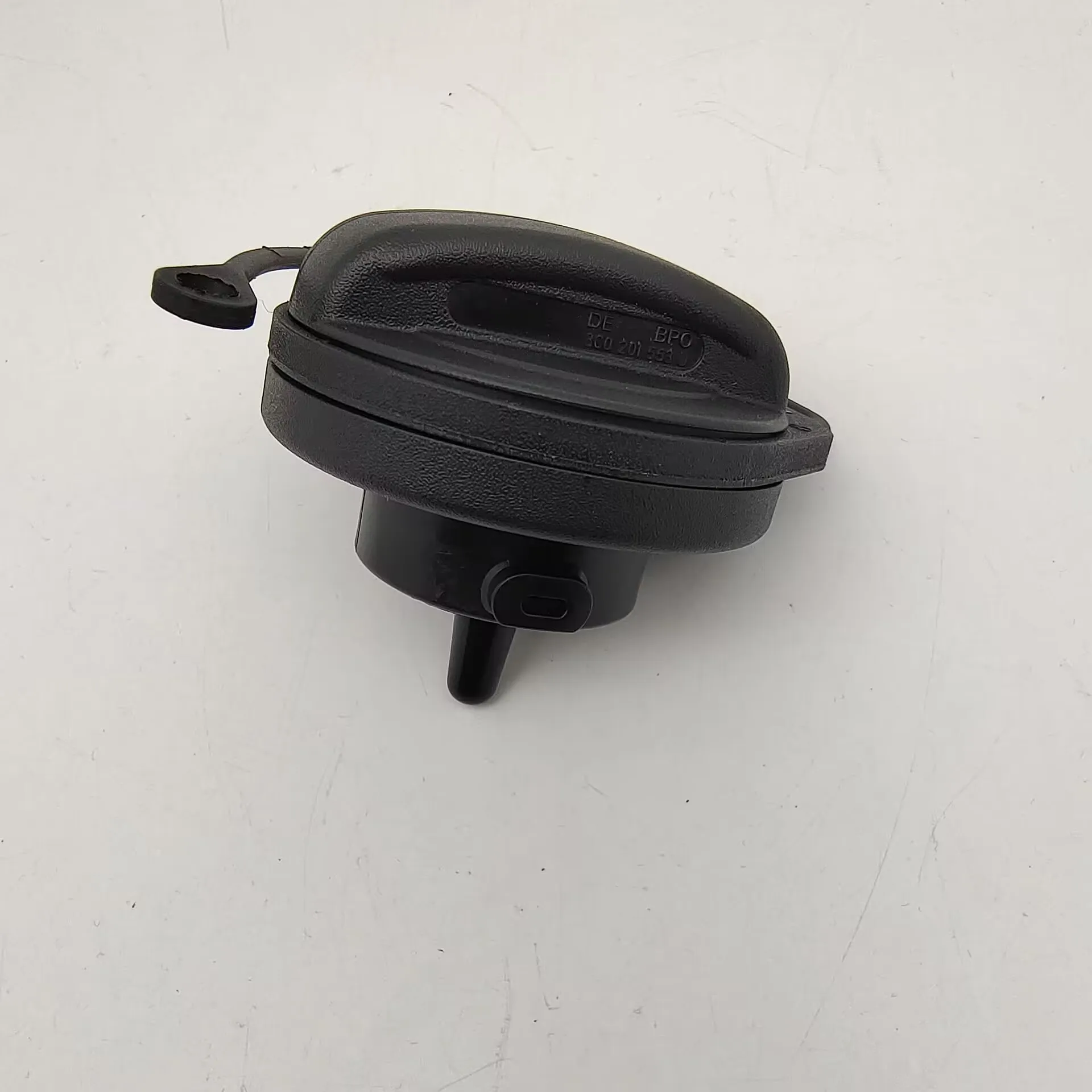 Compatible with Tiguan Sagitar High 6 Magotan CC Audi Q5A4LQ3A6LQ7A1A3A5A8 Fuel Tank Inner Cover