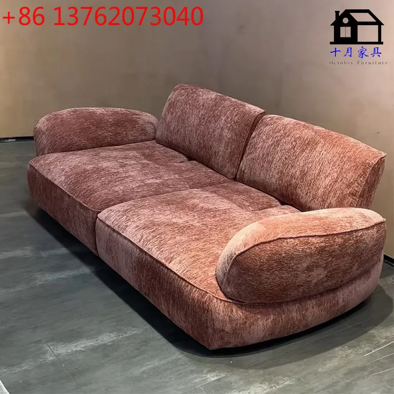 

Итальянский минималистичный рядный размер квартиры с подвижным функциональным диваном