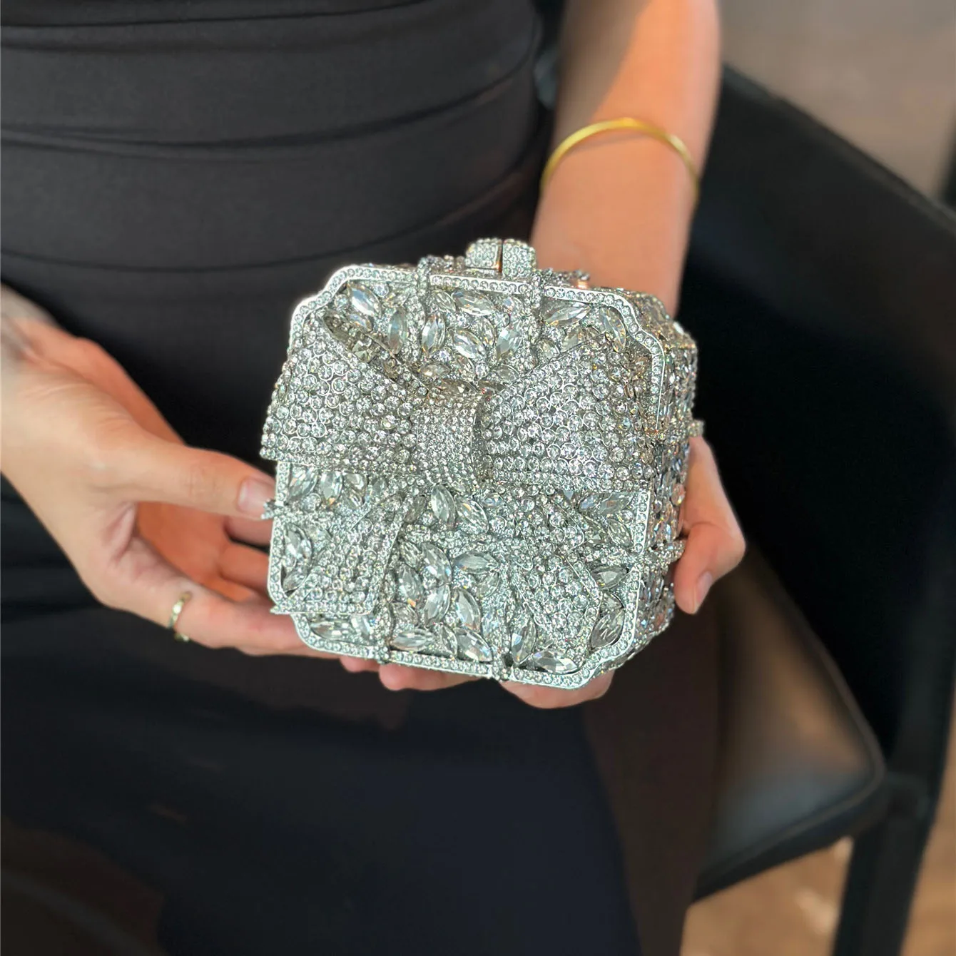 Luxury Full Rhinestone Women's Box Bag American Fashion Heavy Workmanship Banquet Handbags Bow Appliques Designer Evening Bags