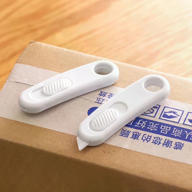 

Portable Mini Ceramic Utility Knife Safe Blades Box Packaging Opener Cutting Tools With Keychain Hang Hole With Magnetic Suction