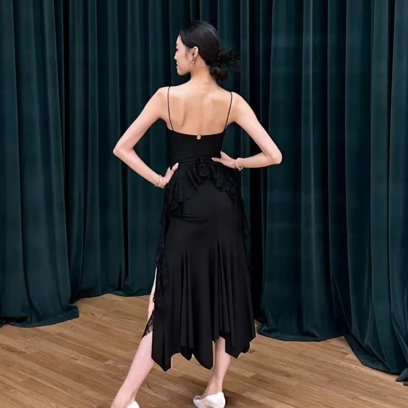 Robe de danse moderne personnalisée, tenue d'entraînement, ensemble de Performance, dentelle noire et blanche, gaze flottante, haut à bretelles, demi-jupe fendue