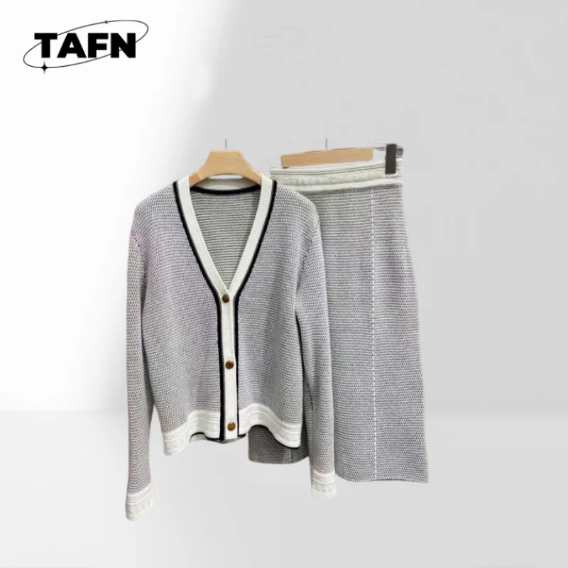 Casual Women's Skirt Set, Perfect for Day-to-Night Versatility  Casual Women's Skirt Set, Soft Fabric for Comfort  AJ1831