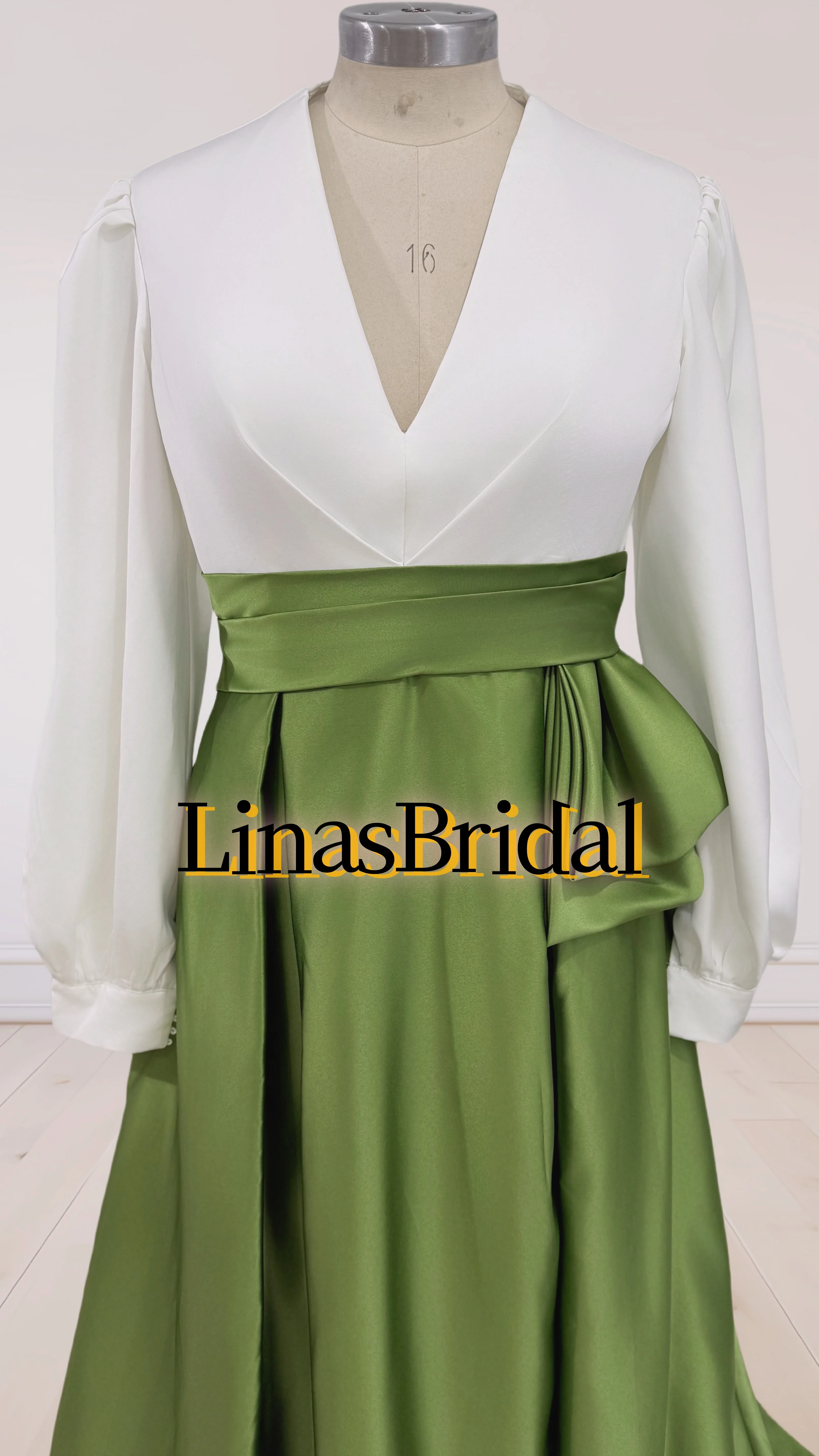 A-Line Evening Gown Elegant Dress Formal Wedding Guest Long Sleeve V Neck Satin with Pleats Split Front 2024