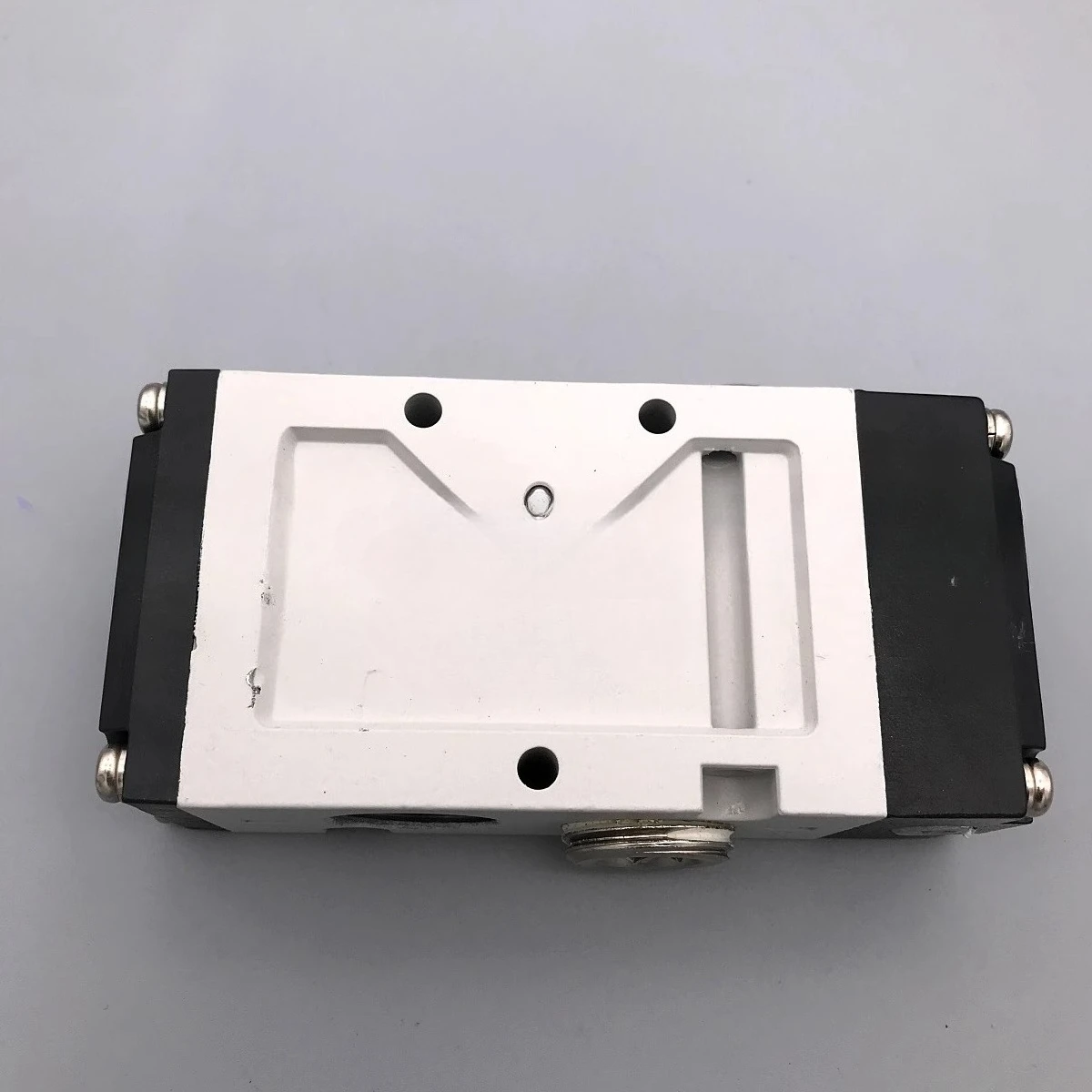 

Air control valve DP5120-04 4 points internal thread