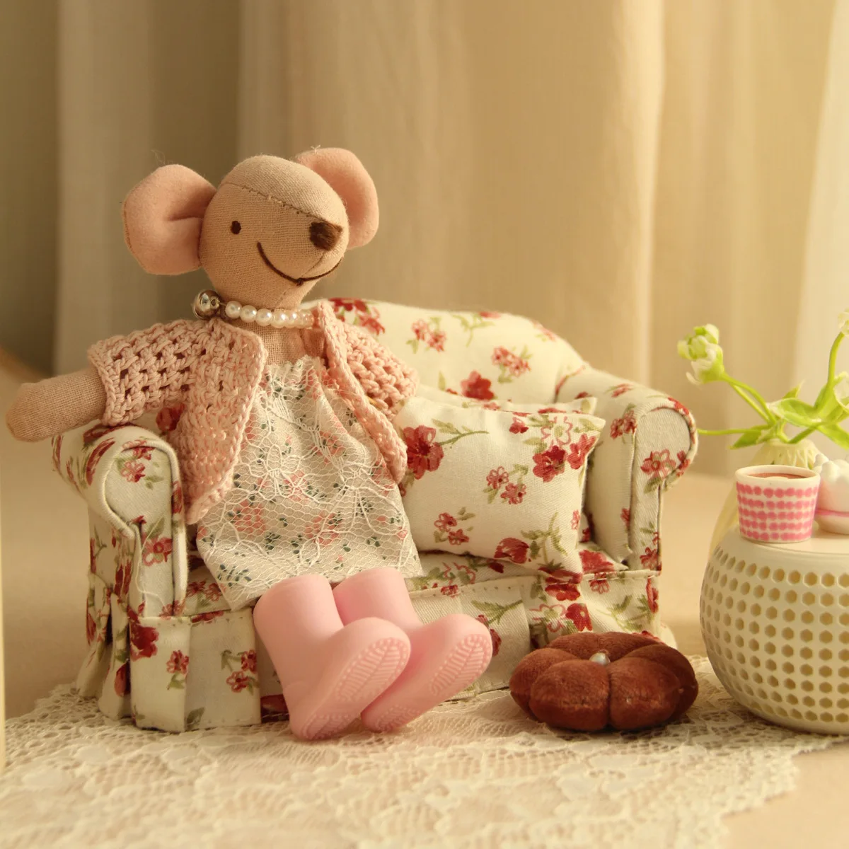 Sofá Floral en miniatura a escala 1:12, conjunto de muebles para casa de muñecas, sofá de madera realista para escena de sala de estar y dormitorio
