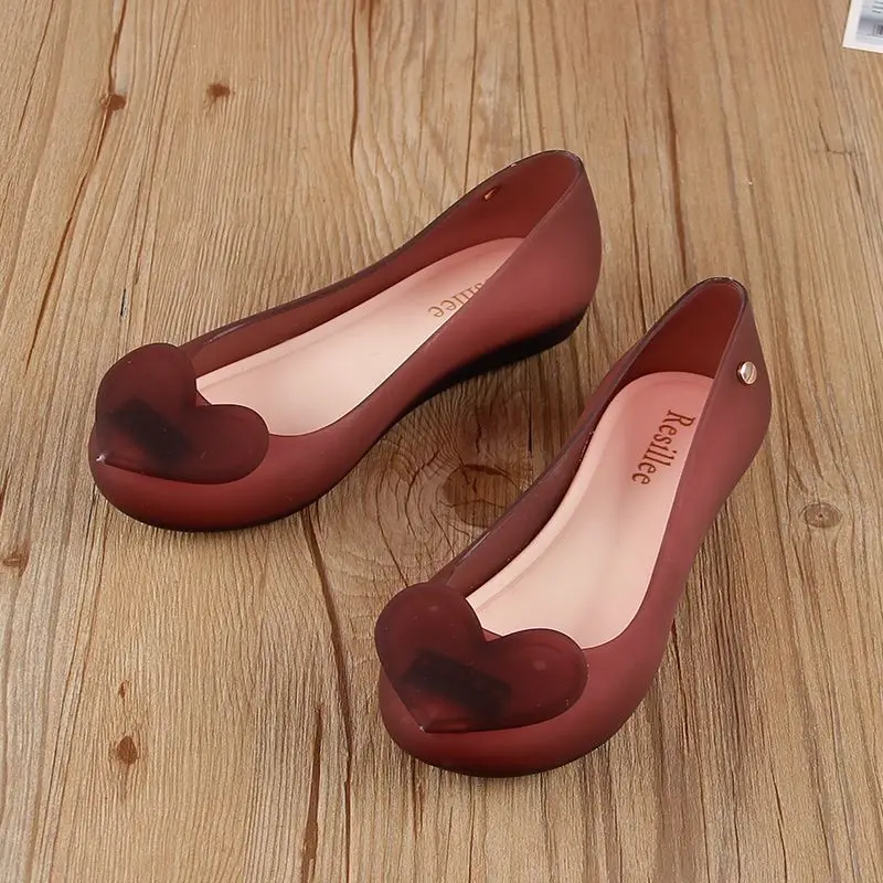 2026 Sommer Luxus Damen Herz-Dekor Peep-Toe PVC Jelly Flats Weiche Wasserdichte Elegante Slip-on Strand Regen Freizeitschuhe