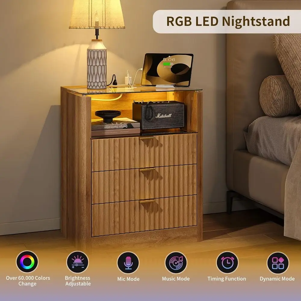 모던 오크 LED 나이트스탠드 세트 충전 스테이션 및 3개의 서랍 포함, 23인치 와이드 글래스 탑 엔드 테이블 침실, 거실 또는 사무실용