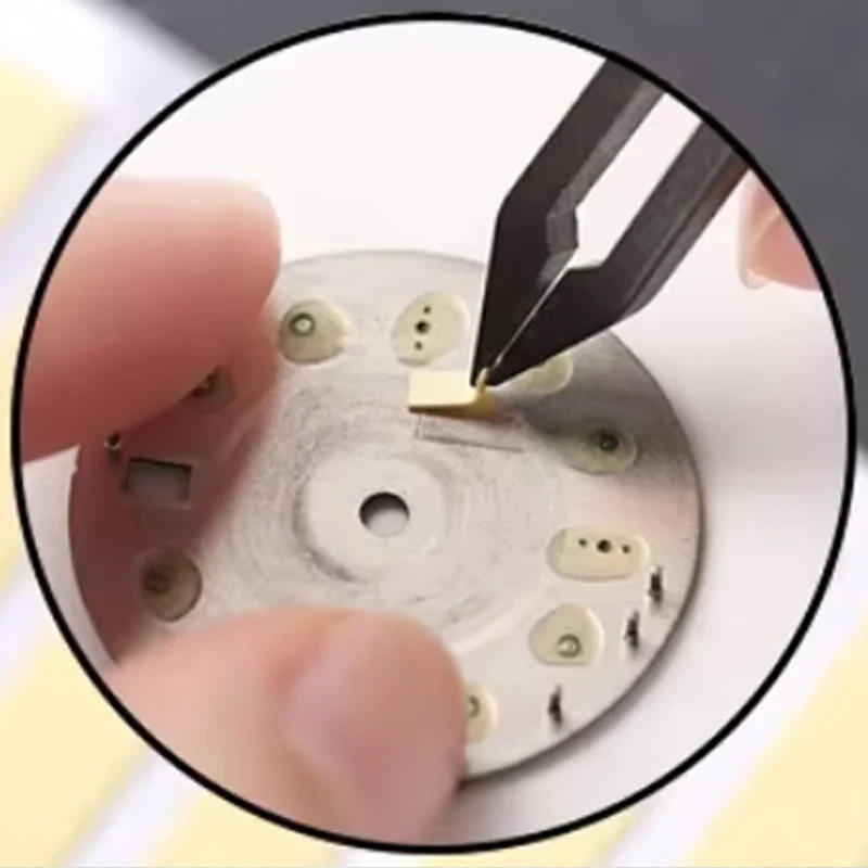 2/5 Blatt Zifferblatt-Aufkleber, doppelseitige Uhrmacher-Klebepunkte, stark haftend, für die Uhrenreparatur, Zifferblatt-Reparatur-Pad, langlebig klebend – Detail 6
