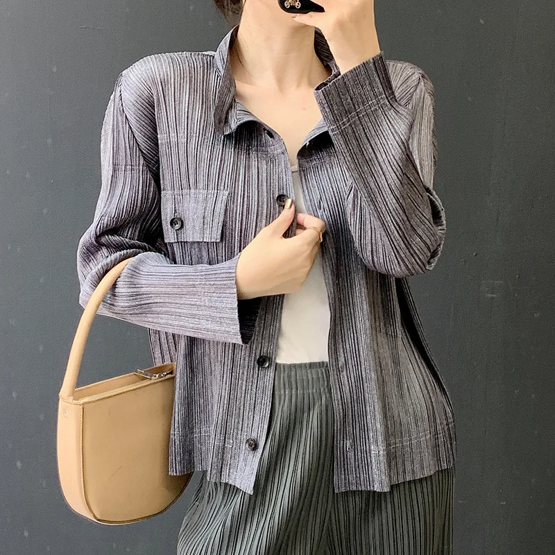 WHTREND قميص مطوي مطبوع للنساء تصميم فريد من نوعه نمط متخصص فضفاض مناسب متعدد الاستخدامات مرقع بأزرار علوية ربيع 2026