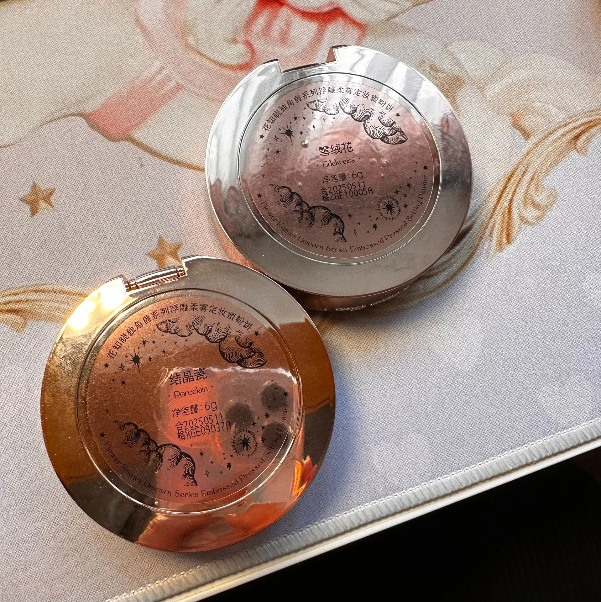 Flower Knows Unicorn Series Embossed Soft Mist Setting Powder Edelweiss Flower Crystal Porcelain Out of Print