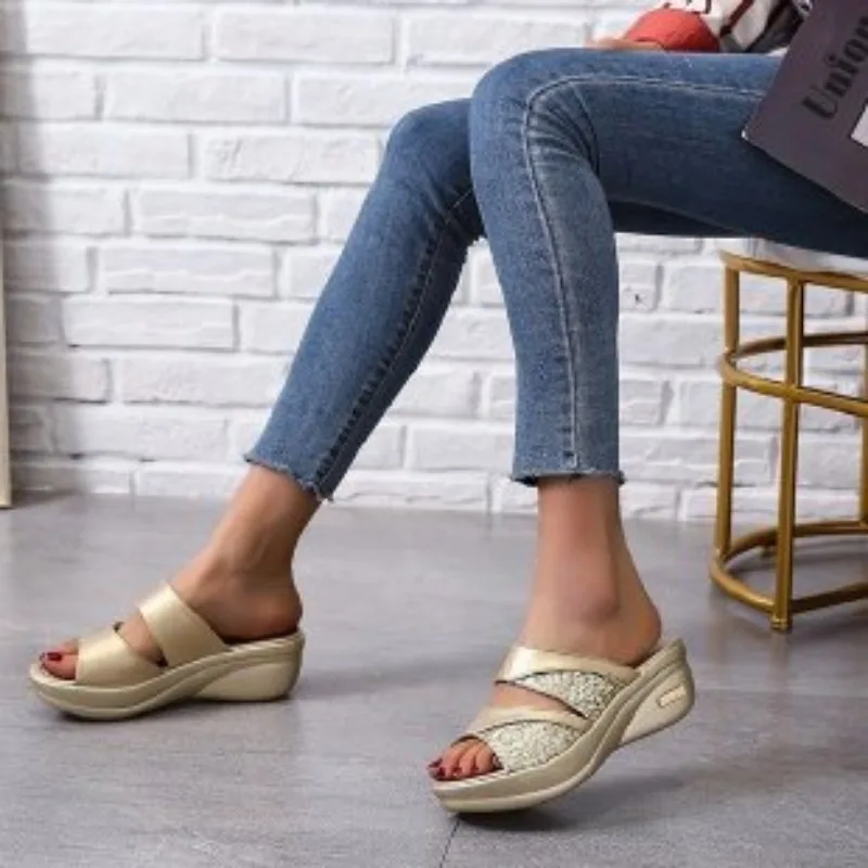 2024 Summer New Fashion Large Women\'s Sequin Slippers Wearing Open Toe Leather Surface for Comfort Thick Sole Shoes for Women