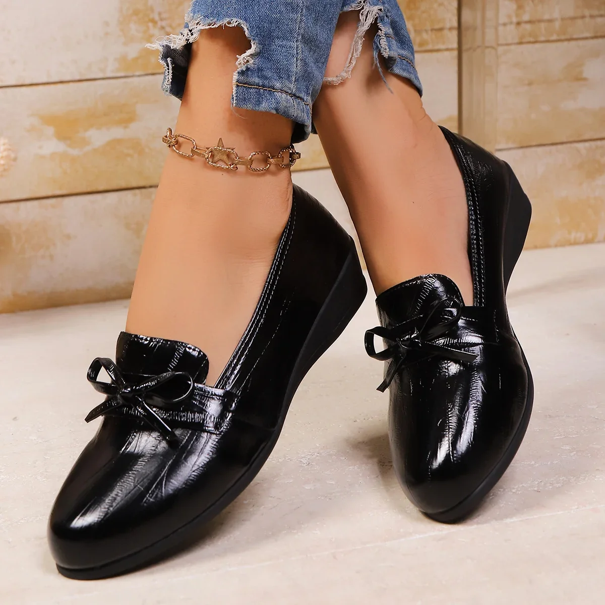 Fashion New Comfortable Bow Casual Shoes Spring and Autumn Shallow Mouth Round Head Slope Heel Thick Soled Women's Shoes