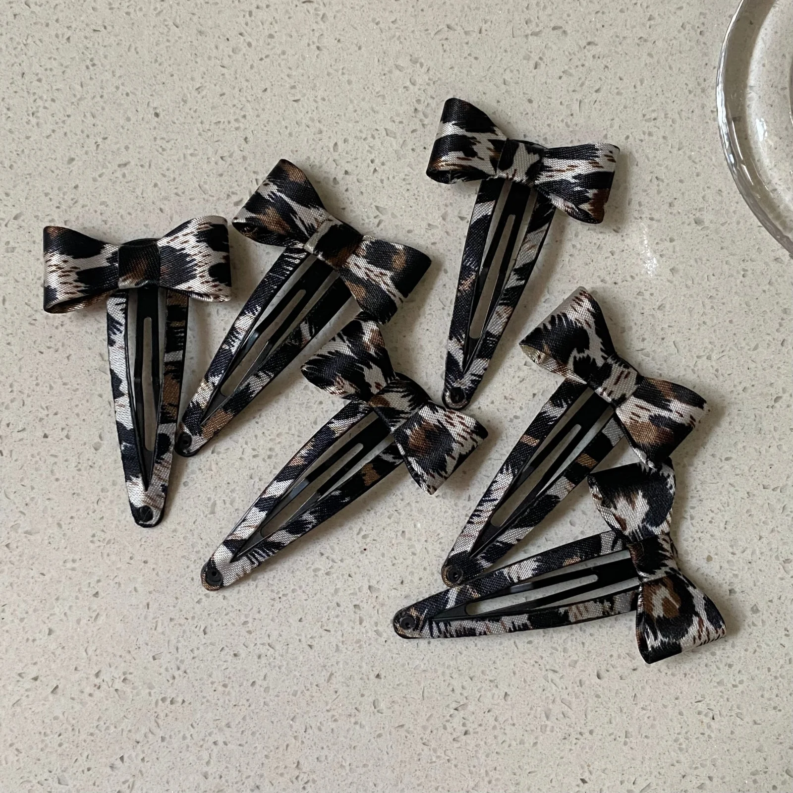 1 قطعة اليدوية الأبيض ليوبارد طباعة القوس دمعة BB كليب-أنيقة وعصرية الجبهة هامش الجانب كليب جديد وصول #3