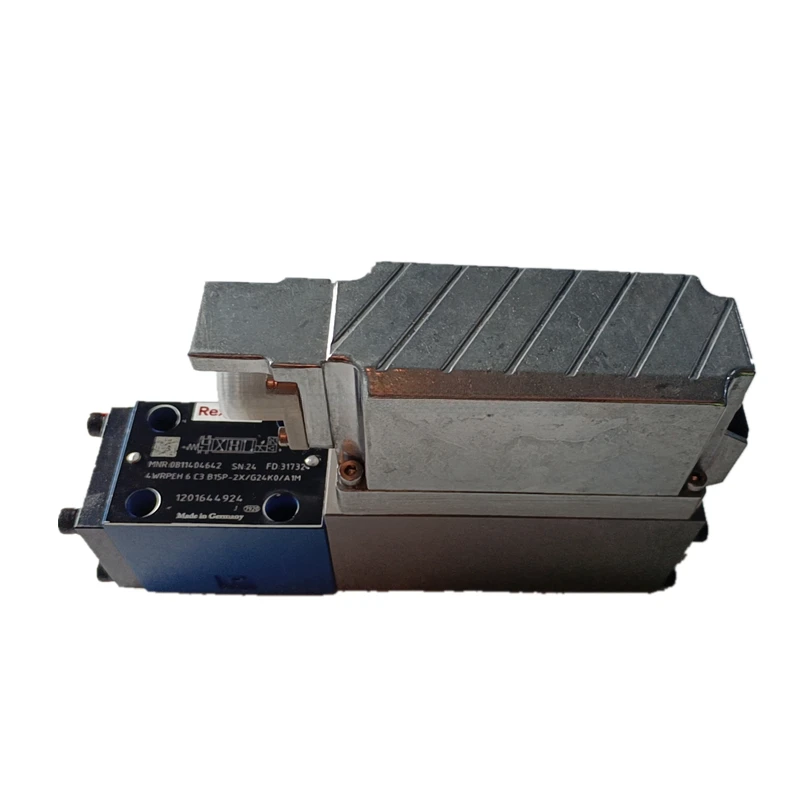 

R901349904 4WRPEH 6 C3 B12L-20-G24K0/B5M-00 hydraulic directional valves 4WRPEH 4WRPEH6 4WRPEH10 hydraulic valves