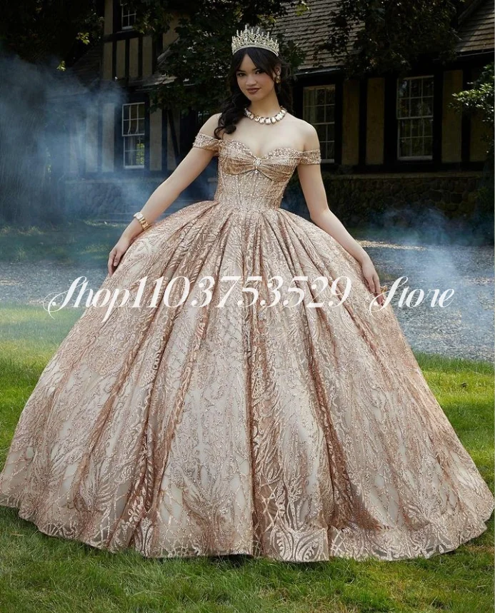 

Бальные платья принцессы цвета шампанского, платья Quinceanera, одно плечо, кружевная аппликация, мексиканские рюши, блестящая инкрустация, блестки, бант, аппликация 108