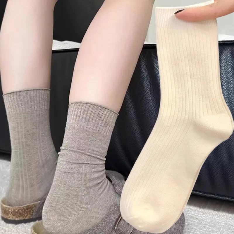 Calzini a metà polpaccio retrò tinta unita Calzini casual Harajuku giapponesi semplici alla moda di base Calzini morbidi e confortevoli per la casa autunno inverno