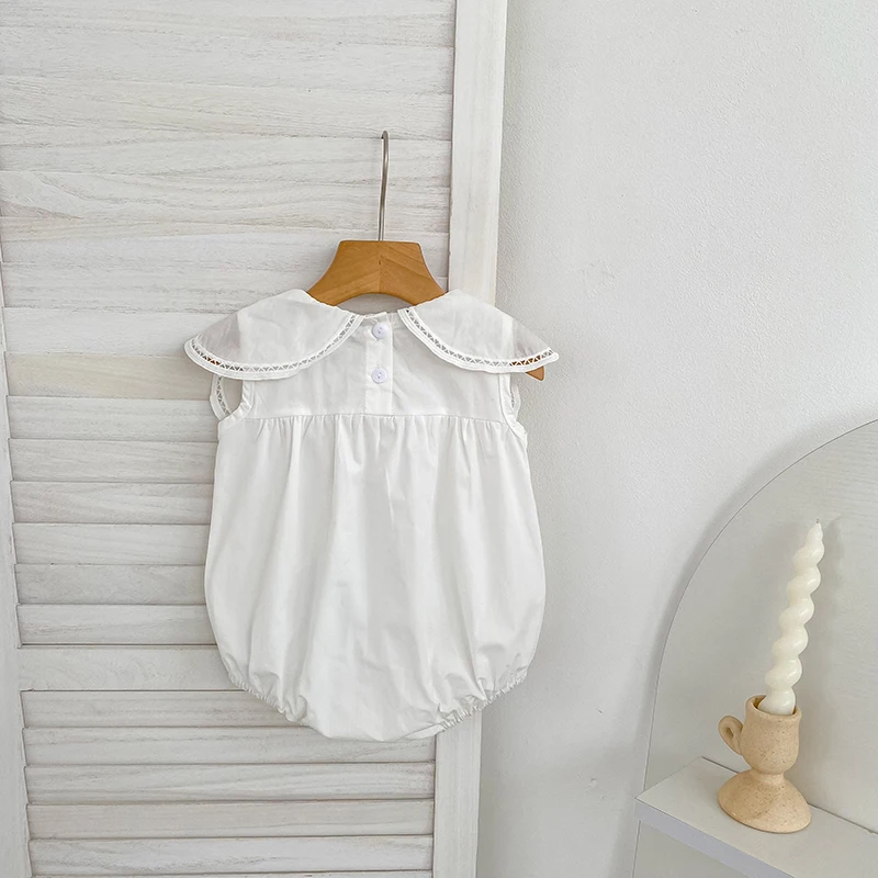 0-24M Baumwolle Sommer Baby Mädchen Kleidung Neugeborenes Baby Mädchen Strampler Ärmelloser Blütenblatt-Kragen Overall – Detail 2