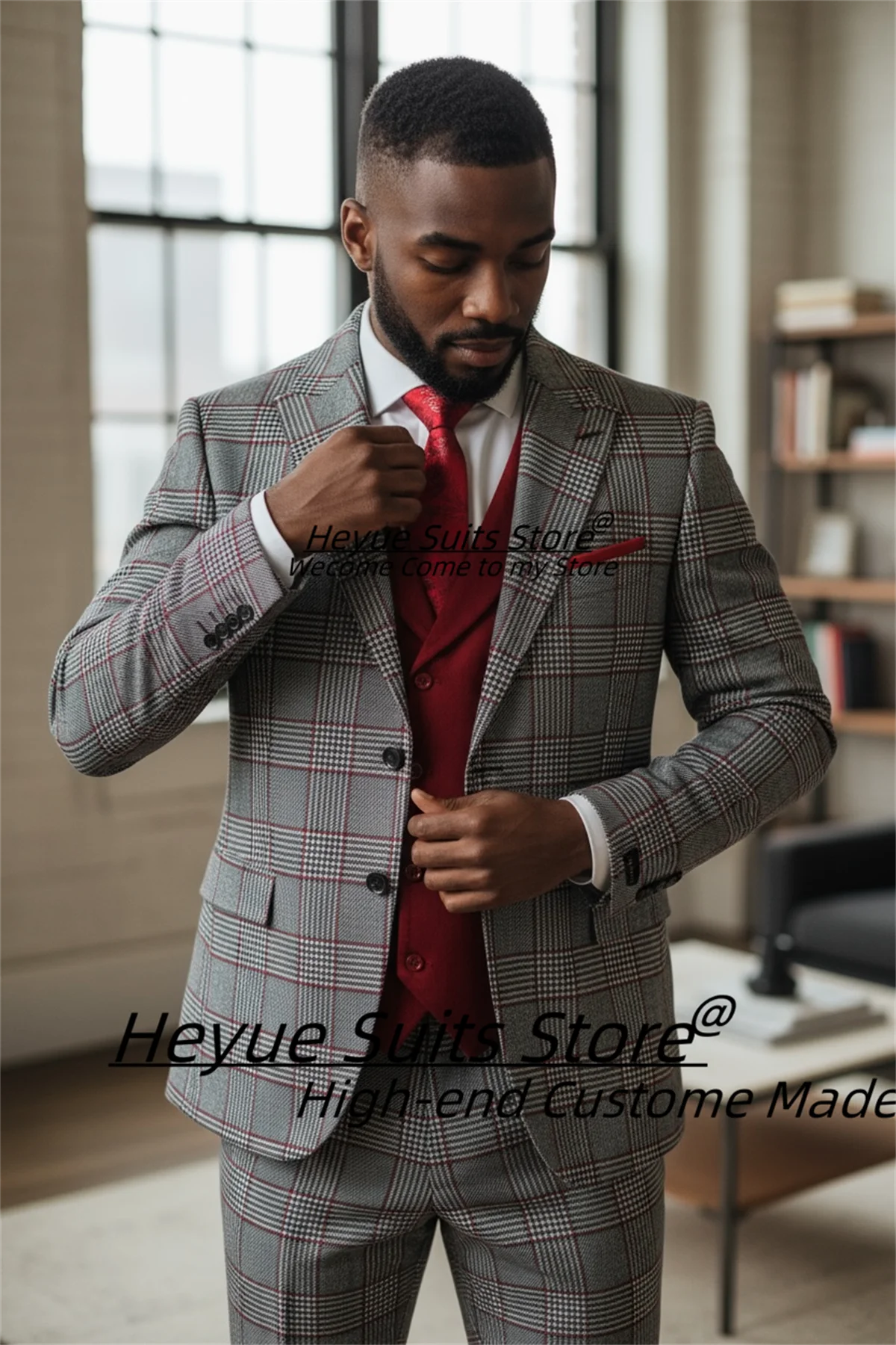 

Handsome Plaid 3 Pieces Sets Customized Slim Fit Peak Lapel Groom Wedding Tuxedos Male Business Blazers Formal Costume Homme