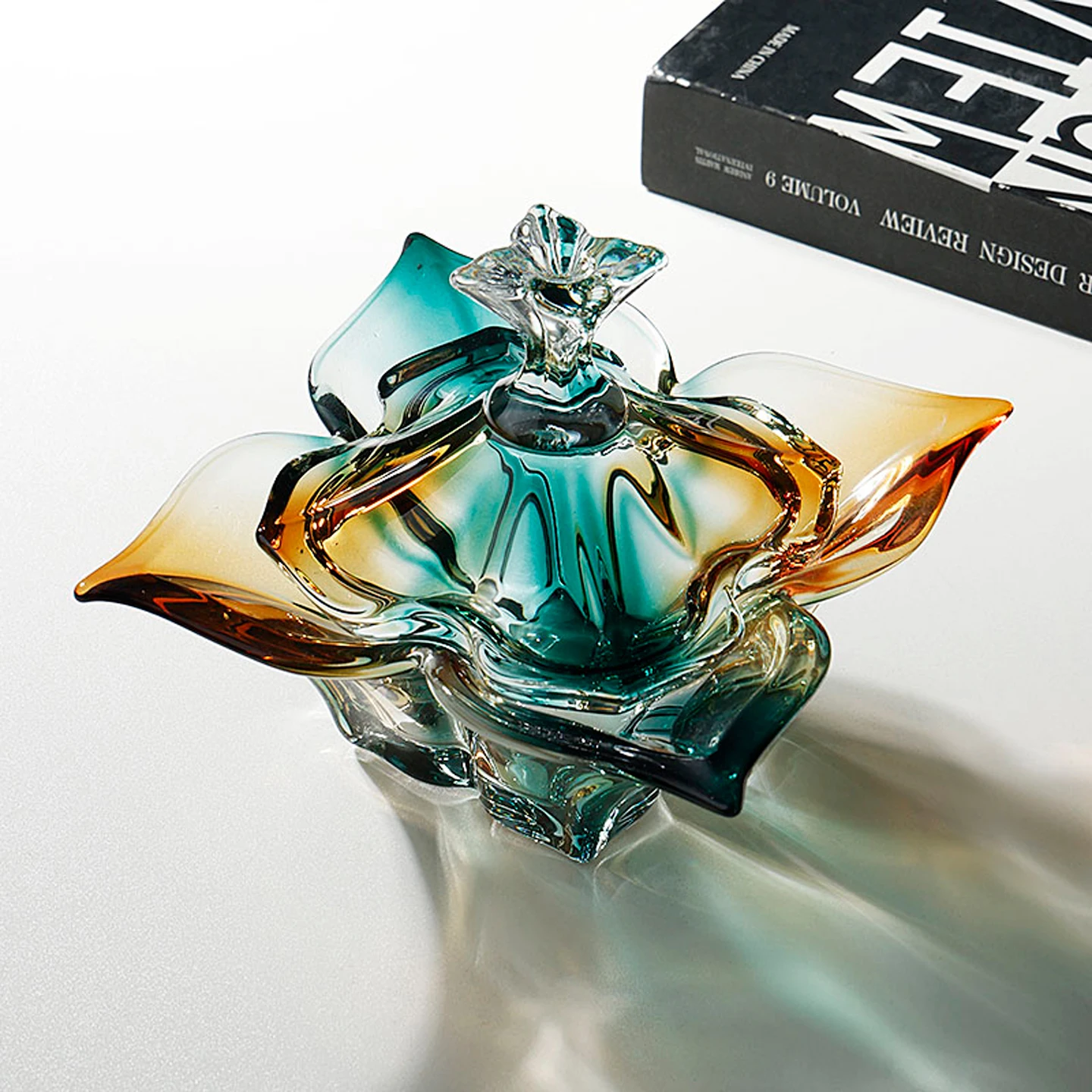 

Luxury Emerald Gold Crystal Glass Candy Jar Four Leaf Petal-shaped Covered Dried Fruit Snack Storage Jar Storage Ornaments