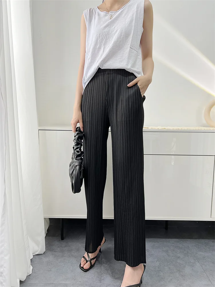 Miyake Spring and Summer New Casual Pants Simple, Loose and Comfortable Casual Elastic Pleated Straight Nine-point Pants Women