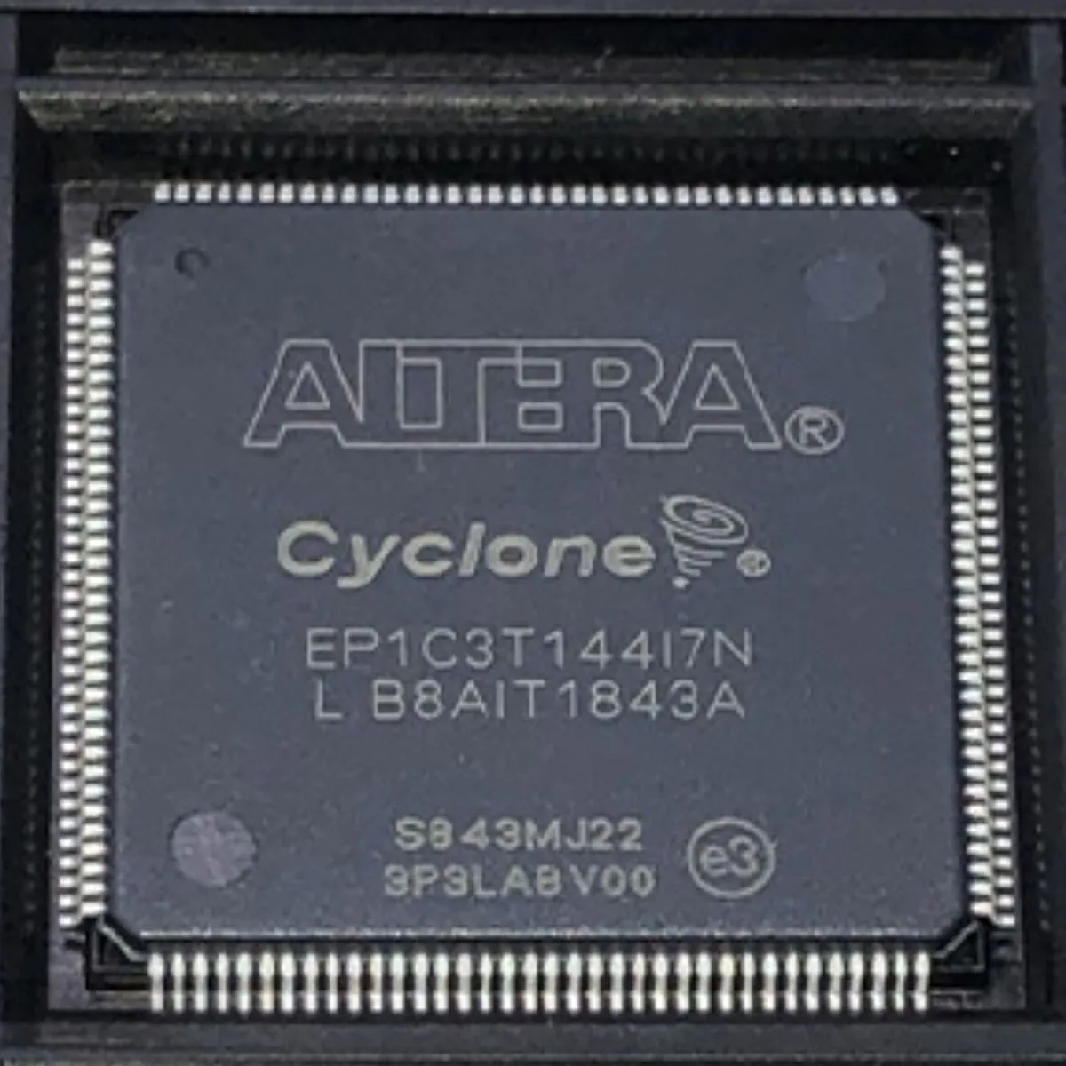 EP1C3T144 EP1C3T144I7N TQFP-144 New Original FPGA - Field Programmable Gate Array FPGA - Cyclone I 291 LABs 104 IOs