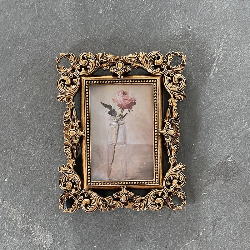 Golden American European Style Resin Shaped Photo Frame Combined With Decoration, Platform Hanging On The Wall, Bedroom Bedside