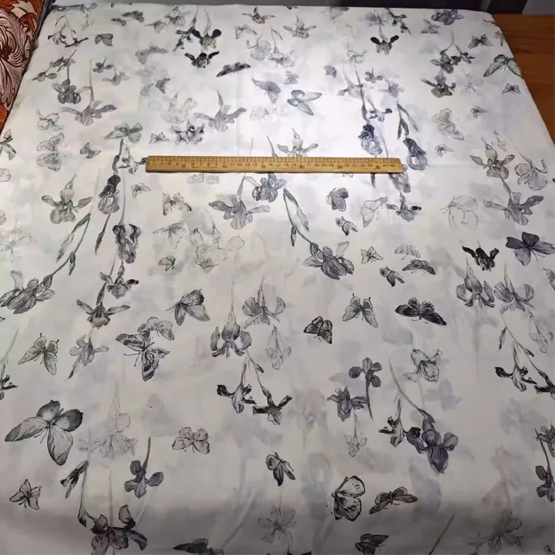 

Хлопковая ткань с принтом в виде бабочек и цветов 9088 60S для платьев/блузок, ткани для шитья, материалы для рукоделия и шитья.