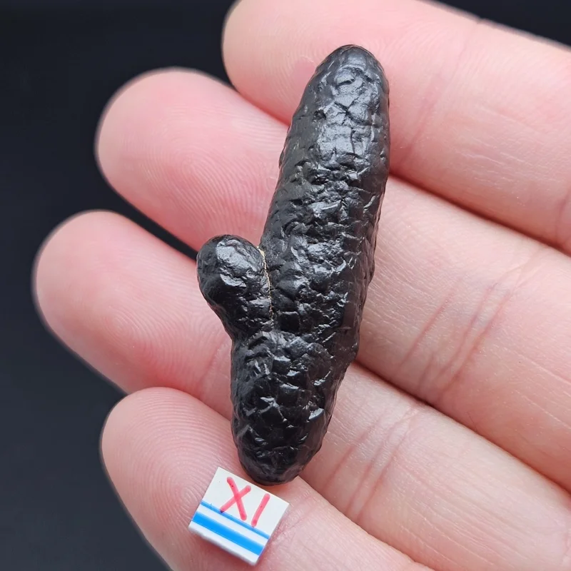 Natural Xinjiang Diamond-like Precious Stone for Witchcraft Energy Stone Mineral Specimen Collection for Home Decoration