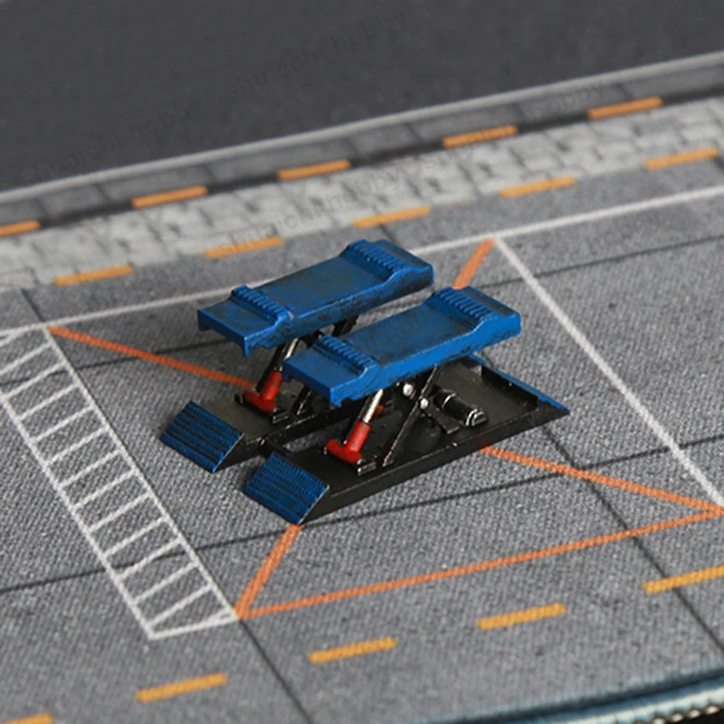 1PCS 1/64 Scale Miniature Lift Model Resin Car Repair Stand Colored Desktop Ornament for Simulation Garage Scene Accessories
