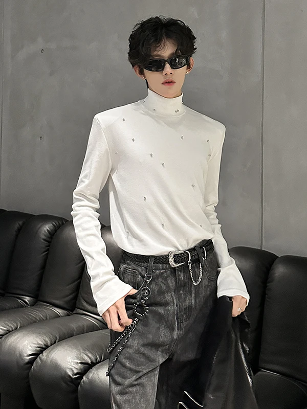 الرجال 2025 الخريف الشتاء جديد الراقية وسادة الكتف تصميم تيز الرجال اللؤلؤ عالية الرقبة تي شيرت الرجال طويلة الأكمام بلون القمم