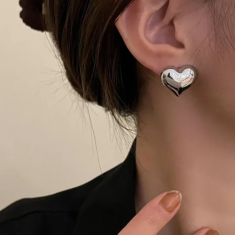 LATS 2024 New Silver Color Smooth Surface Love Heart Shaped Stud Earrings Women Minimalist Fashion Girl Wedding Bridal Jewelry