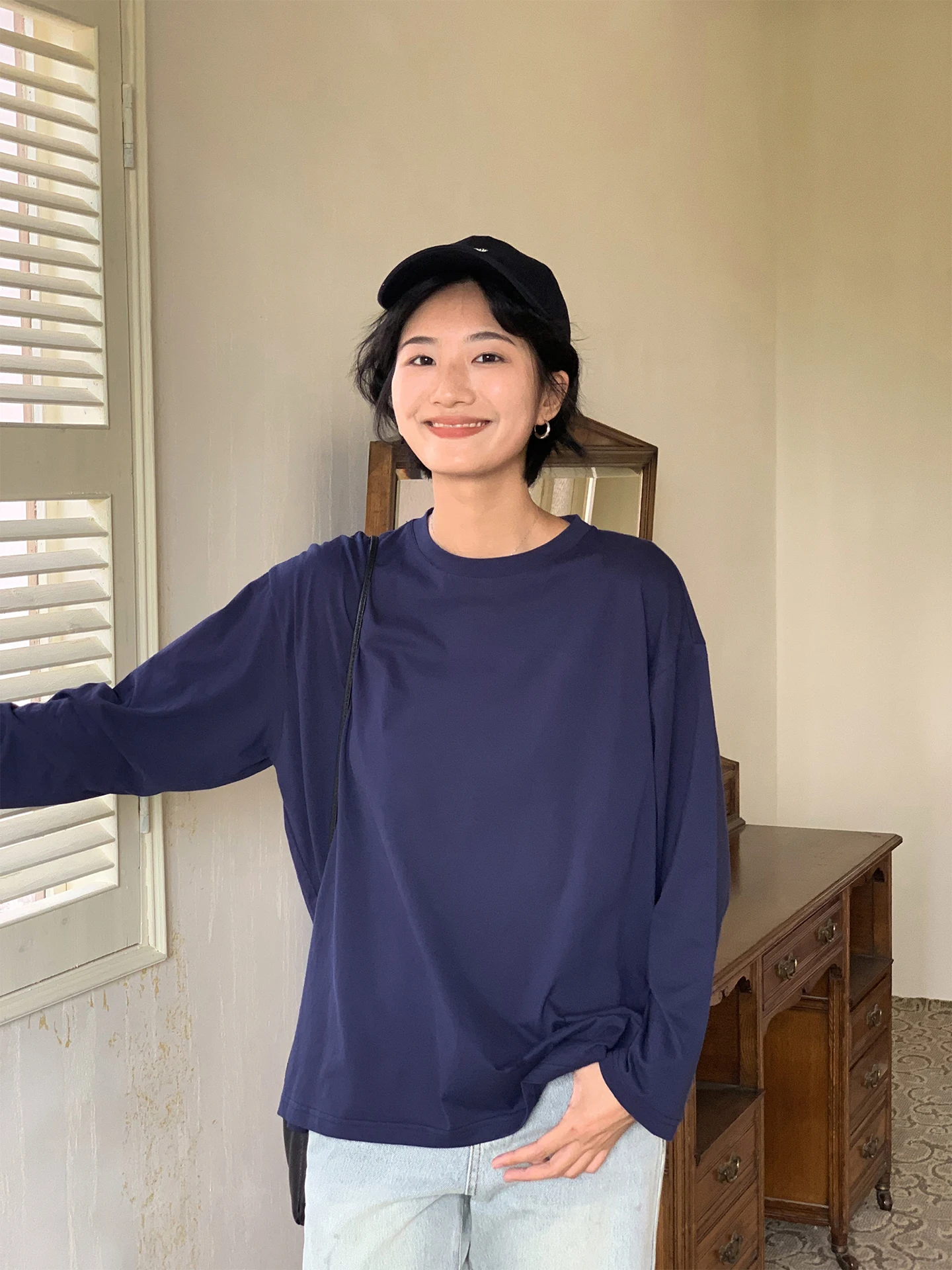 

Женская повседневная свободная футболка из чистого хлопка с длинным рукавом, модель 2025 года, новинка, удобная, простая, универсальная, от Zhou Xiaoya