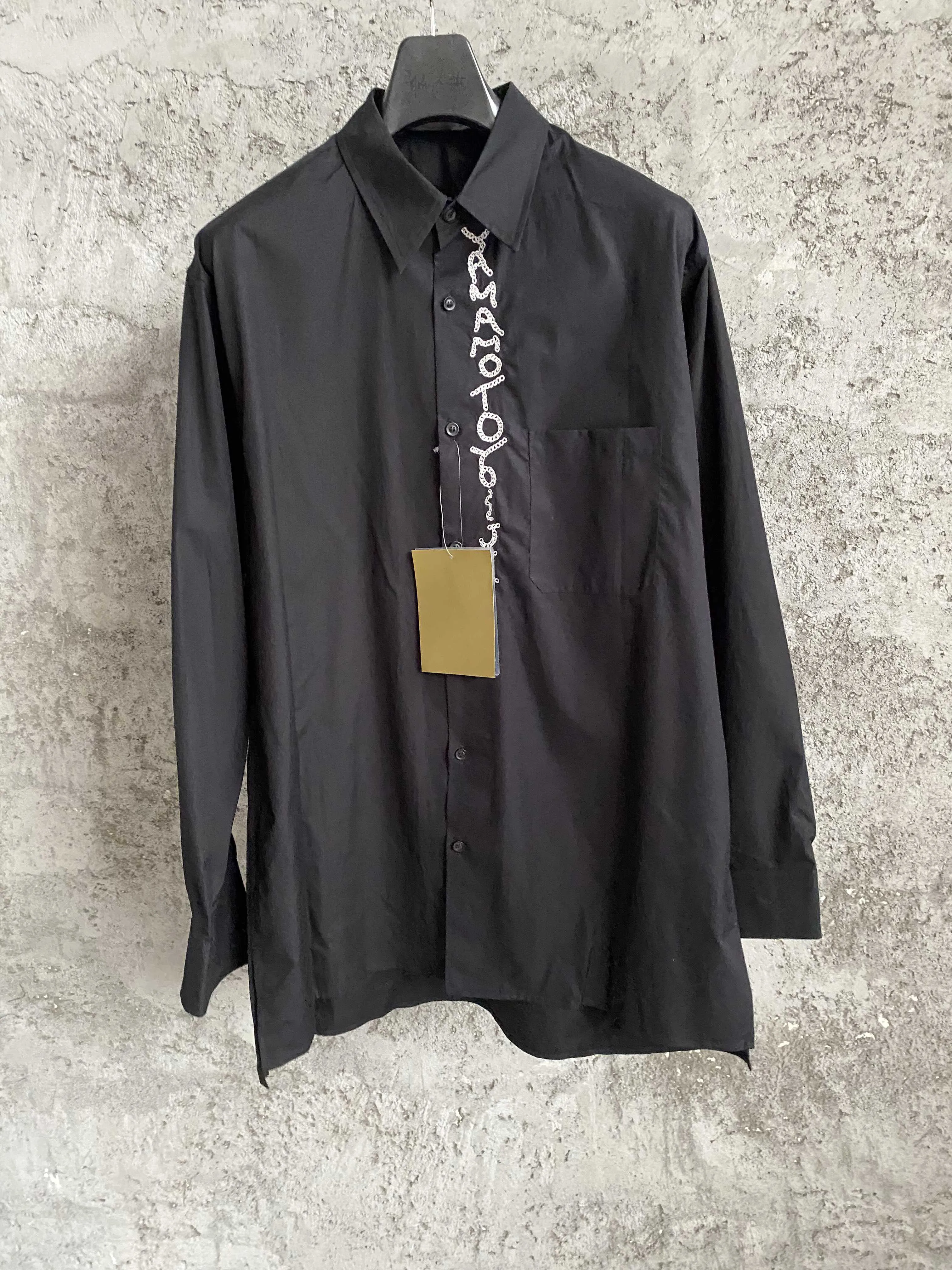 

Темно-тематическая дизайнерская рубашка с вышивкой в японском стиле, черно-белая повседневная рубашка