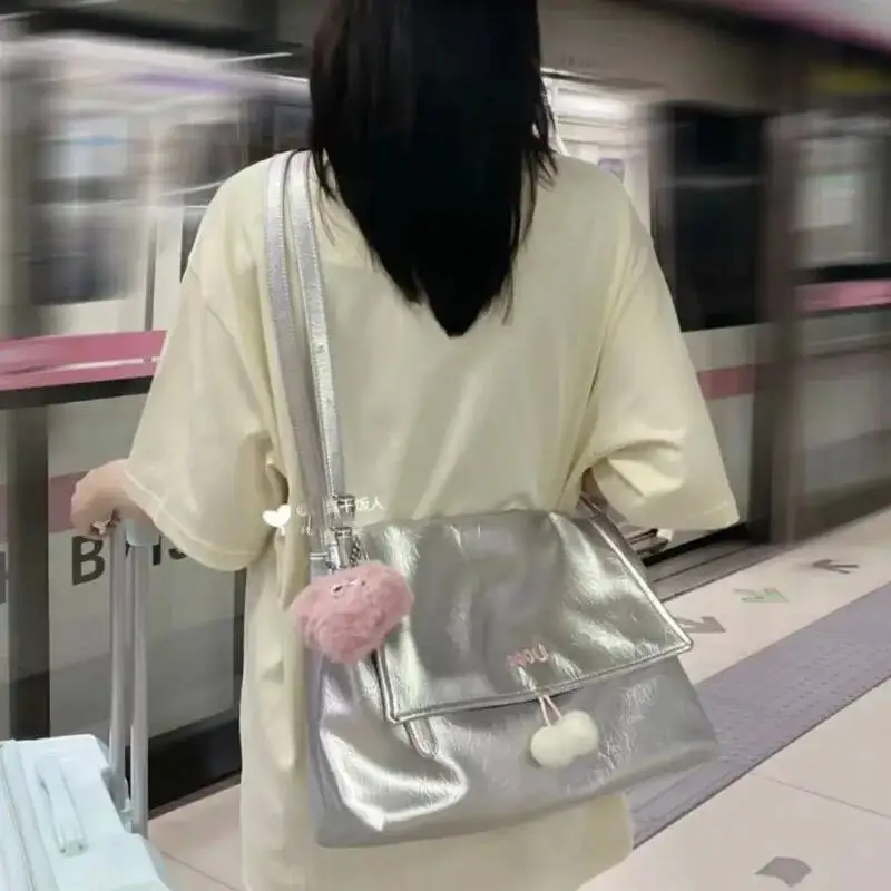 กระเป๋าโท้ทขนาดใหญ่ Bloom สำหรับผู้หญิง กระเป๋าถือลำลองหนัง PU สไตล์ไฮสตรีท กระเป๋าสะพายข้างสไตล์เรโทรสำหรับผู้หญิง Y2k