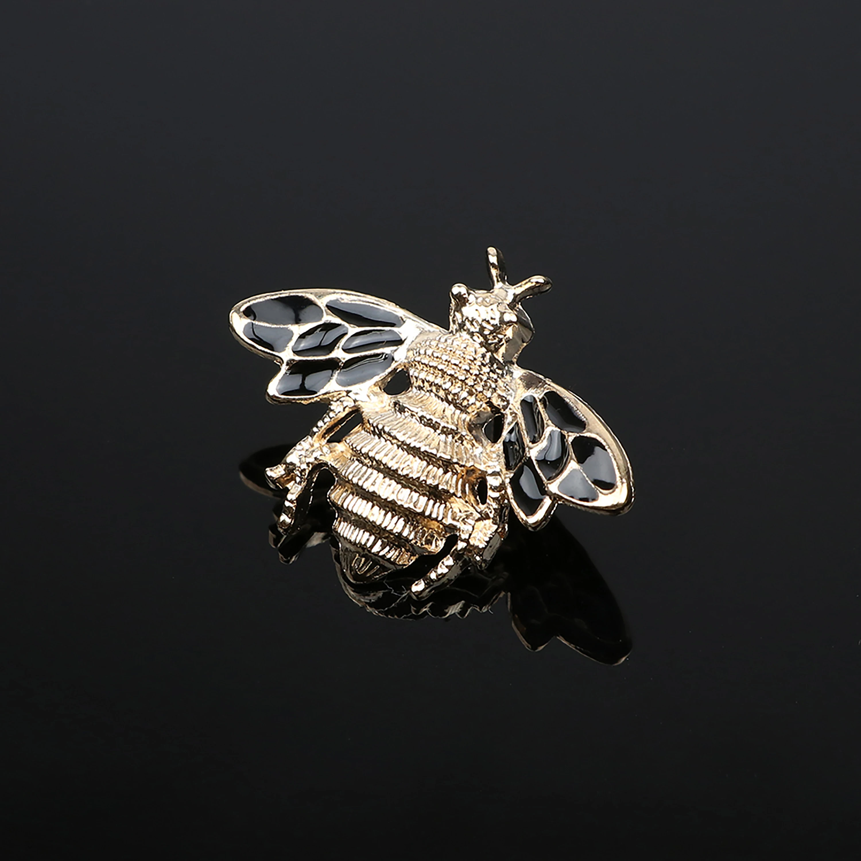 Vintage mężczyźni kobiety broszki Cute Bee Scorpion Insect Pearl stanik latający orzeł broszka do koszuli garnituru kołnierz płaszcz codzienne