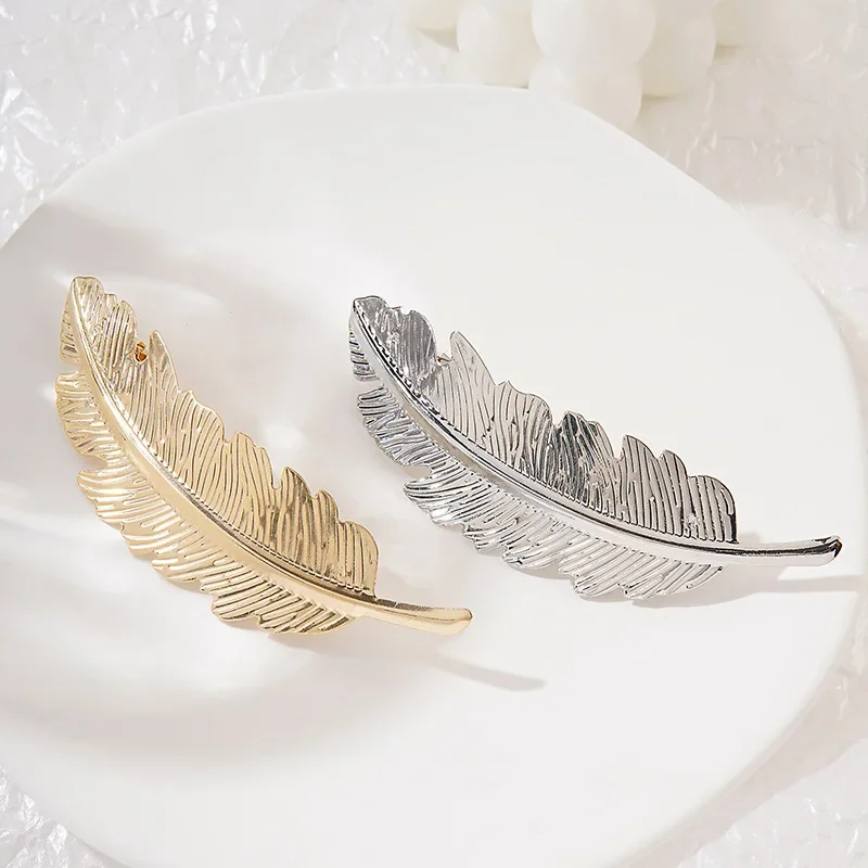 Women Hairpin Spring Clip Fashion Metal Leaf Shape Hair Clip Gold Silver Color Feather Shape Barrettes Hair Styling Tool