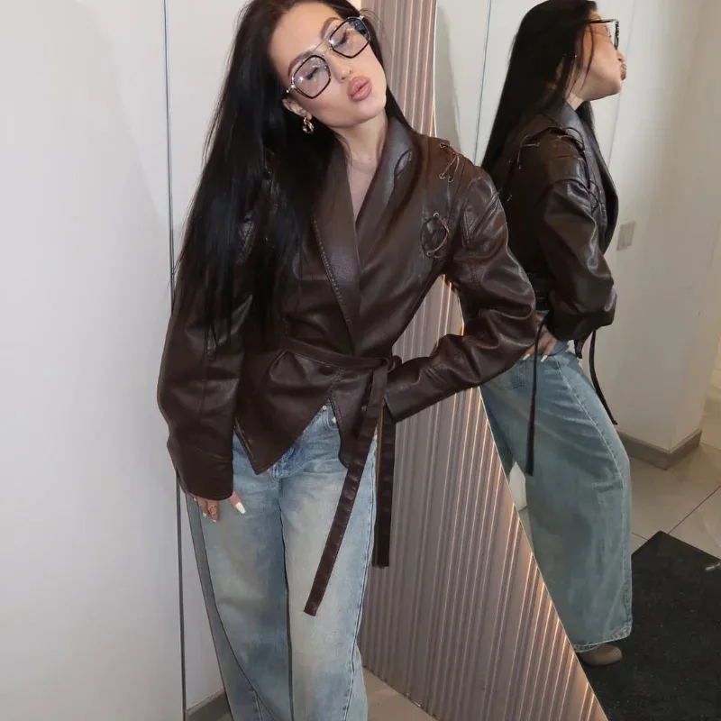 Chaqueta de cuero marrón Vintage para mujer, abrigo de cuero de cintura alta con hombros acolchados y solapa con cinturón, abrigos cortos de moda de otoño 2025 para mujer