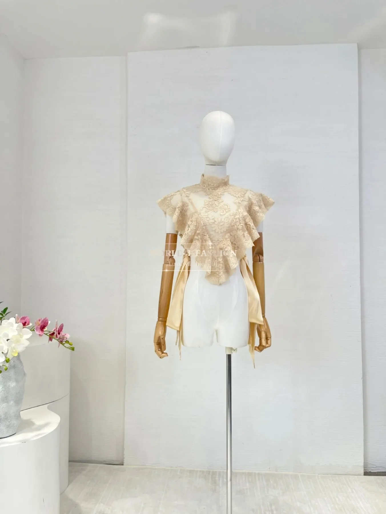 

2025 Woman Clothes Beige Sleeveless Lace Tight Fitting Ruffles High Quality Blouse Tops