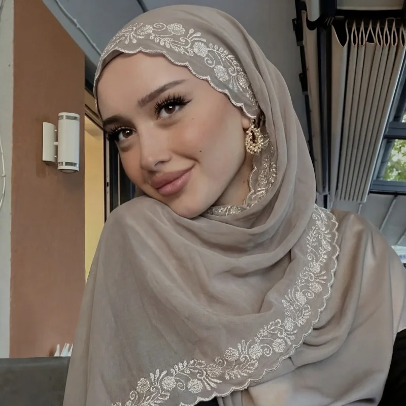 Elegant Hijab Embroidery Edge Chiffon Scarf Breathable Lightweight Bandana Versatile Muslim Head Cover for Summer Vacation