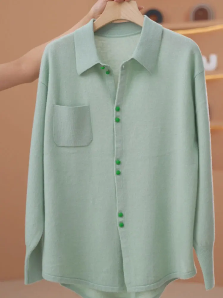 Kardigan damski na jesień 2025, swobodny, dzianinowy, otwarty, luźny, wyszczuplający, prosty, długi, elegancki, z wyraźnym wyczuciem luksusu.