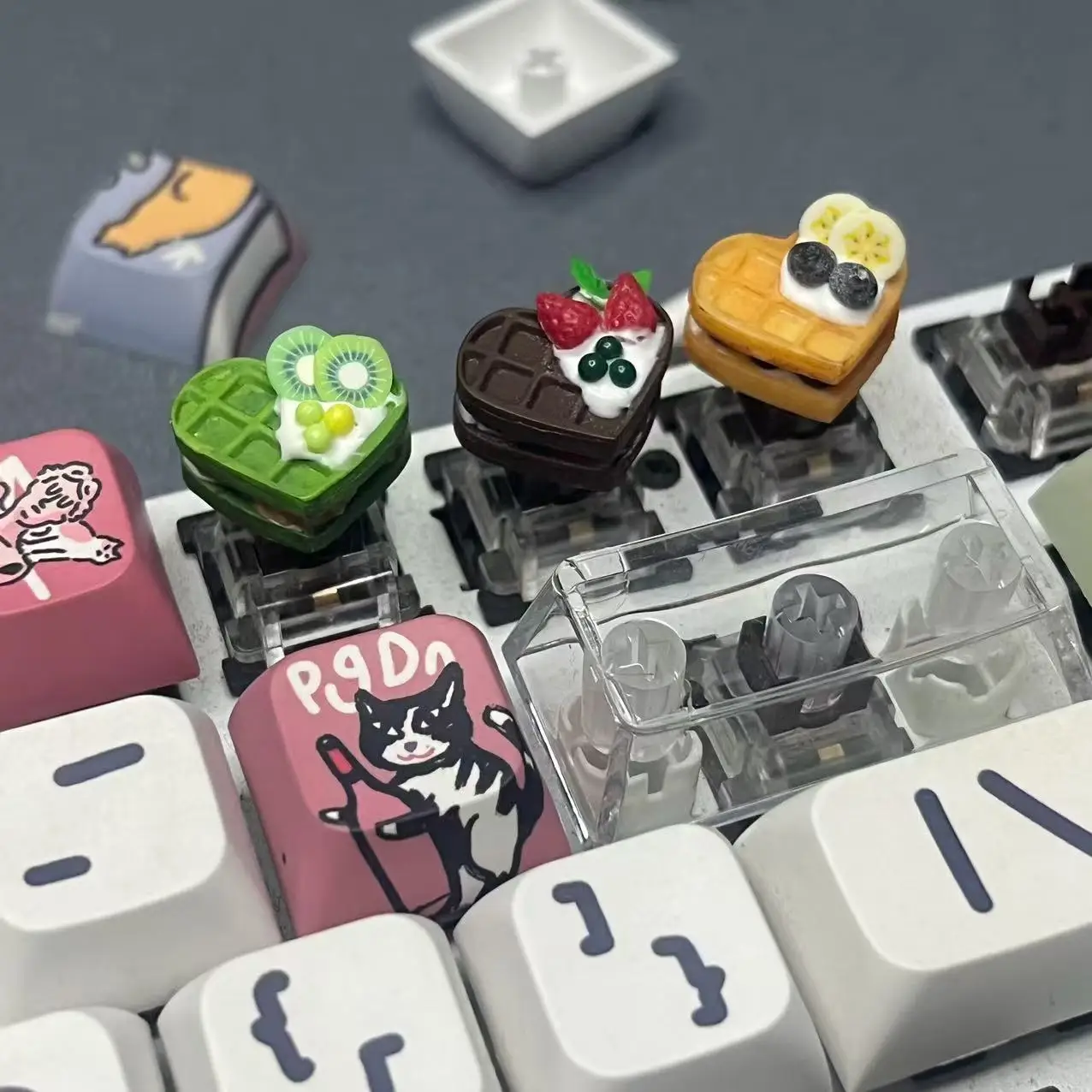 

Creative Mini Heart shaped Biscuit Keycaps D I Y Universal Couple Gift Cross Axis Game Mechanical Keyboard Dessert Keycaps