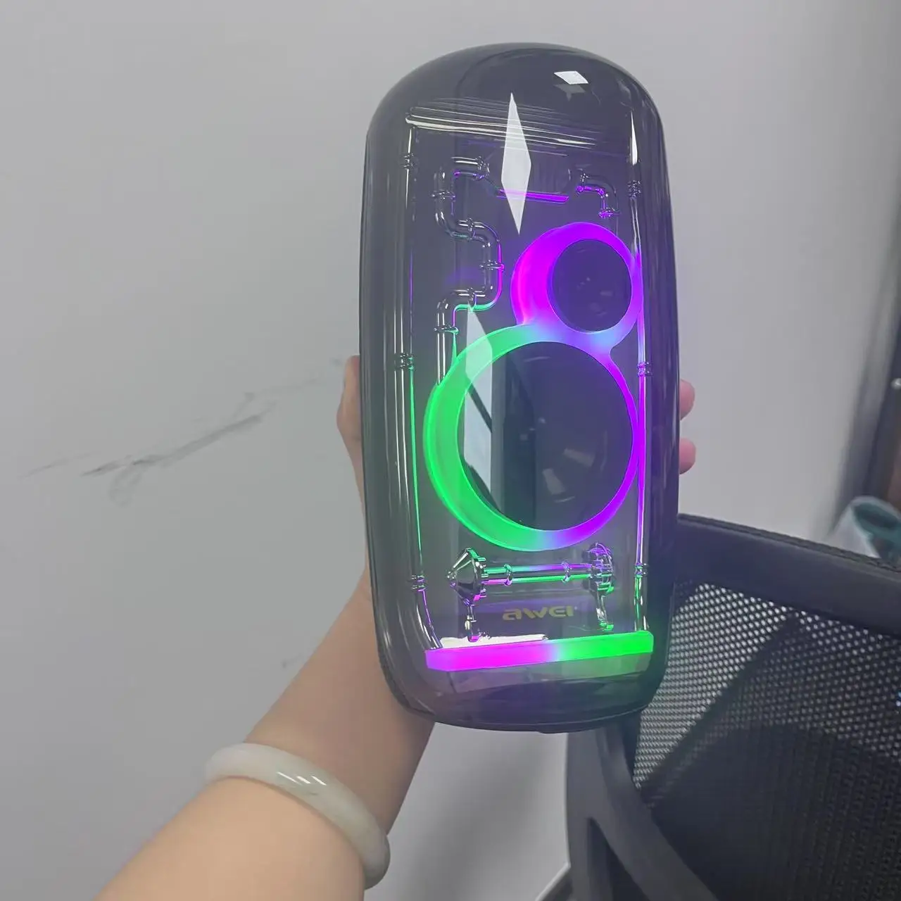 

Powerful Wireless Bluetooth Speaker Translucent Design IPX4 Waterproof Shockproof Support Hands Free Call Portable Soundbox