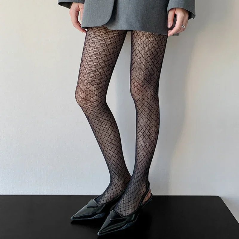 女性の古典的な菱形パターンタイツセクシーな網タイツ中空アウトメッシュロリータストッキングフレンチレトロワークストレッチソフトストッキング