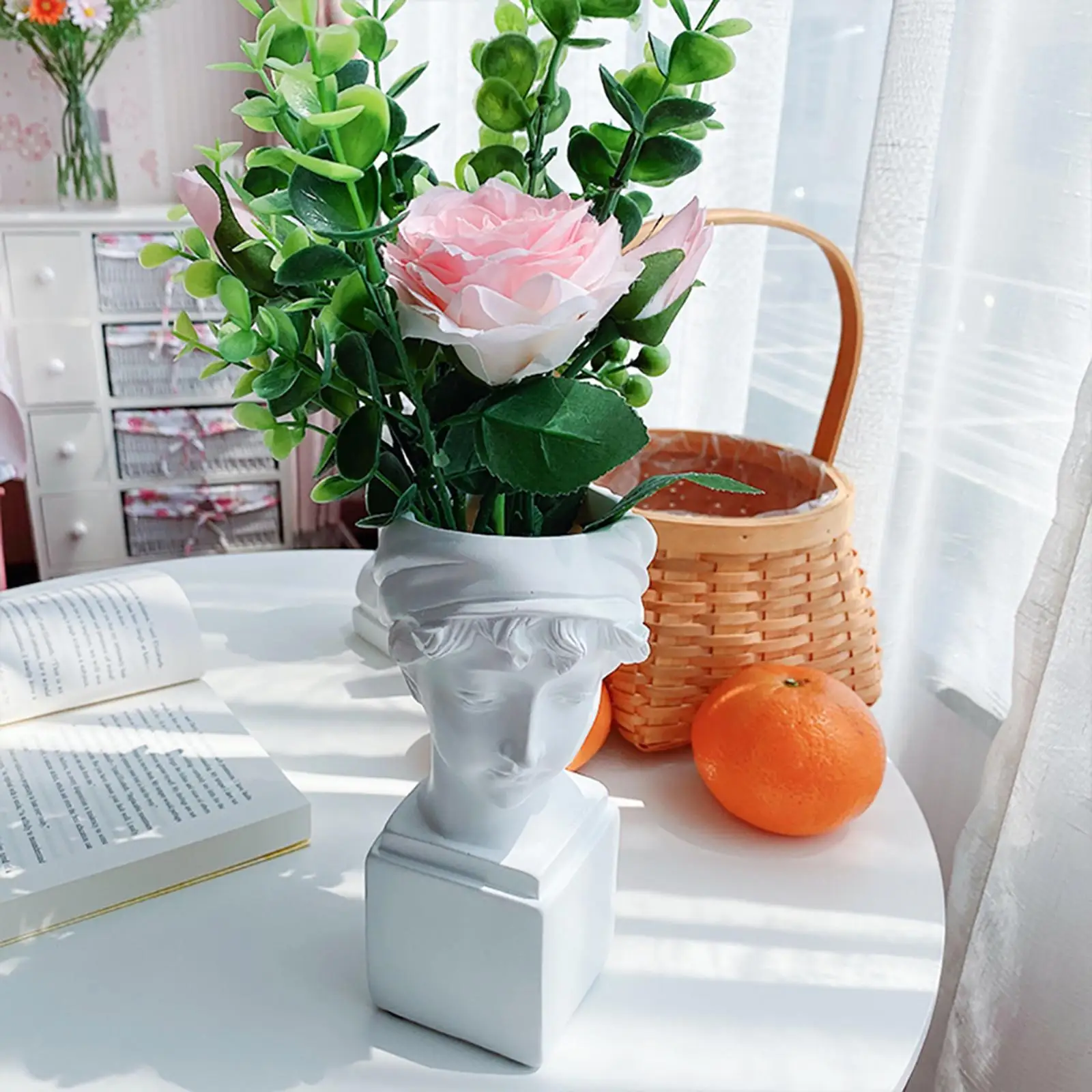 Elegant British Girl Bust Resin Vase for Succulent Planter Makeup Brush Holder Desk Statue Home Decor Artistic Figure