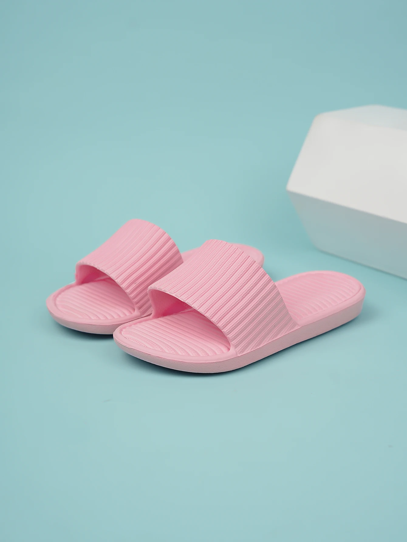 

Summer fashionable, casual, comfortable home bathroom slippers for boys and girls