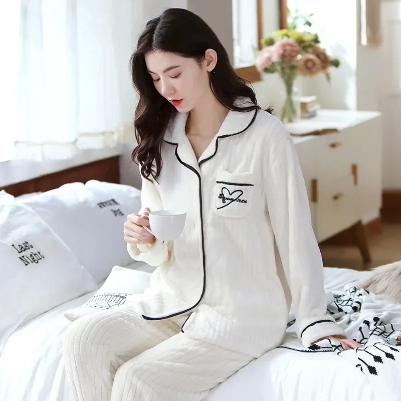 

New Autumn Winter Warm Coral Velvet Pajamas Women Turn-down Collar Flannel Tops+Pants 2Pcs Pajama Sets Lady Casual Soft Homewear